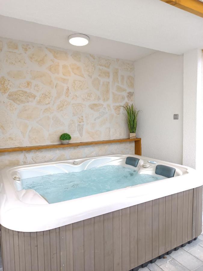 Апартаменты Tonina - House With Terrace, Jacuzzi, Free Parking Сплит Экстерьер фото