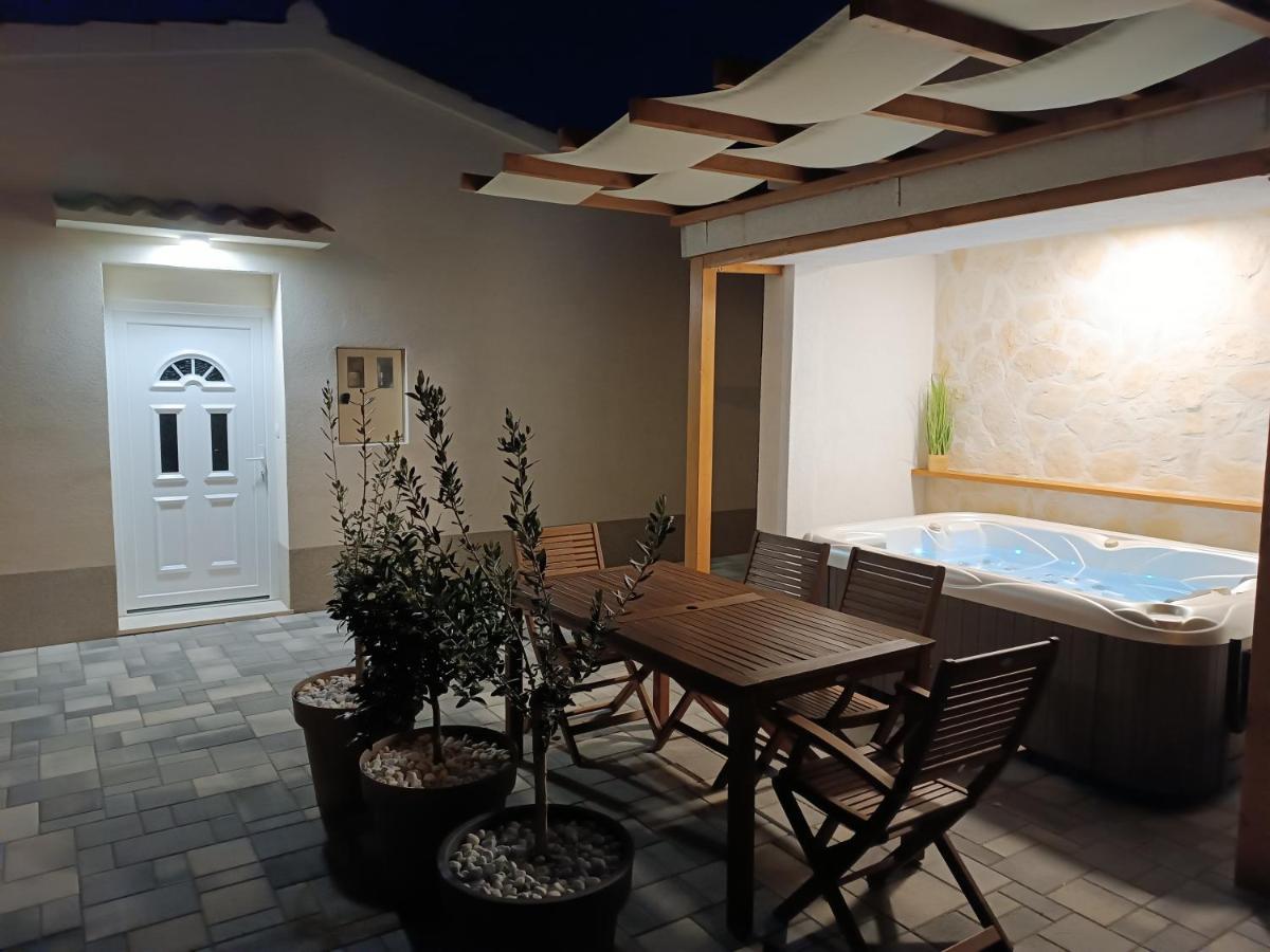Апартаменты Tonina - House With Terrace, Jacuzzi, Free Parking Сплит Экстерьер фото